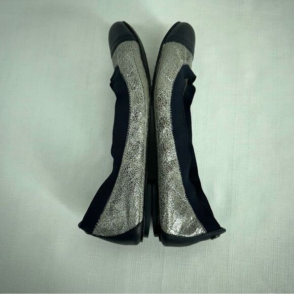 Tory Burch Size 7.5 Navy Blue and Distressed Silver Leather Flats - Picture 6 of 13